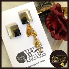 アシンメトリーダークピアス　レジンピアス　ハンドメイド　ピアス　イヤリング　黒　ブラック　金具変更　アレルギー対応　レディース　おしゃれ　ノワールリフ　ベロニカ