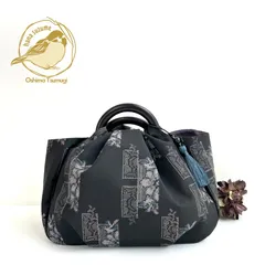 バルーントートバッグ №23 大島紬 コロンと可愛い たっぷり収納してもとっても軽い シルク100％の大人のバッグ 持ち手は木製リング 着物リメイク | Balloon Tote Bag – Oshima Tsumugi | Kimono Remake