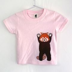キッズ レッサーパンダ柄Tシャツ ピンク手描きで描いた動物柄Tシャツ