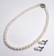 今だけ1粒ペンダントもプレゼント♪ホワイト【あこや本真珠2点セット】本真珠のネックレス＆イヤリングの2点セット（合計3点セット！）アコヤ真珠　本真珠　JAPAN