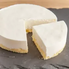 【北海道産生クリーム】【冷凍ケーキ】【🧀チーズケーキ】【白いチーズケーキ】特濃レアチーズケーキ　お取り寄せスイーツのサムネイル
