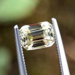 天然　非加熱　モゴック産　イエローサファイア　ルース　1.01ct 　1点物　男女兼用　産地証明鑑別書付き