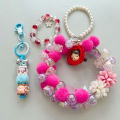 ☆ハンドメイド☆お人形アクリルビーズリース＆キーホルダー＆ブレスレット☆３点セット☆まとめ売り☆