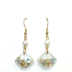 【ハンドメイド】UVレジン 扇型 シンプル ピアス 