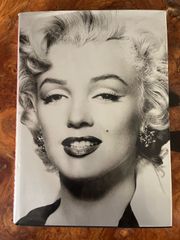 MARILYN MONROE AND THE CAMERA　マリリン・モンロー写真集