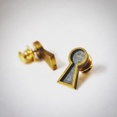 【アクセサリー】鍵穴のブローチ1