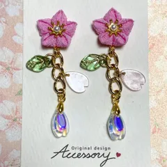 ハンドメイド　つまみ細工の桜&花びら(ピンク系)〈ピアス/イヤリング〉