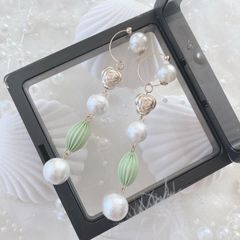 【再販無し残１点・２サイズ展開・2way】取り外し可能・ローズビーズとコットンパールのチャーム 付きビューティーカフ・耳たぶ回しや耳輪ゴムで有名さとう式リンパケアの理論に基づいたイヤーアクセサリー