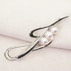 美品 シルバー パール ウェーブ 3粒 あこや ブローチ 真珠/25-1102S