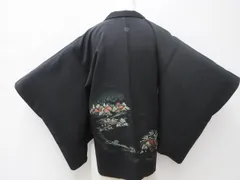 【一輝堂】【着物】黒羽織　縫い紋　絵羽柄　ラメ　風景文　羽織り紐別売り　身丈約75cm　裄丈約62cm　25z02-707