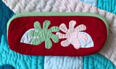 在庫一掃セール!!シンプルペンケース 　ガーデニア 　赤　 ハワイアンキルト ポーチ