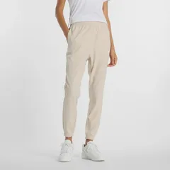 ニューバランス トレーニングパンツ レディース Newbalance ストレッチウーブンジョガーパンツ ロングパンツ 吸汗速乾 ドライ トレーニングウィンドブレーカー スポーツウェア  レディースウェア 長ズボン ベージュ系 服/AWP51108-TWF