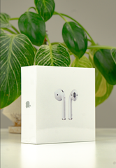 アップル (Apple) AirPods エアーポッズ 新品　第2世代 充電ケース付き アクセサリ ブルートゥースイヤホン フルワイヤレス インナーイヤー型 MV7N2J/A 【純正】 MV7N2J/A [ワイヤレス(左右分離)]