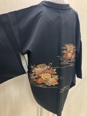 «花ラブリ»HOR936BK　黒羽織　リユース　リサイクル　黒　ブラック　金　ゴールド　織り　おり　貝桶　かいおけ　花　和装　和柄　和風　和服