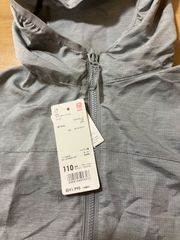 新品　UNIQLO ポケッタブルパーカ　耐久撥水　110