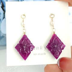 専用です＊ラピスラズリ×マザーオブパールクリスタルローゼンジカービングのピアス マザーオブパールクリスタル&ラピスラズリジャスミンカービング一連
