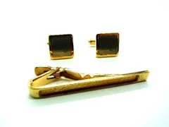 ■美品■ dunhill ダンヒル ロゴプレート ネクタイピン カフスボタン カフリンクス 2点セット ゴールド系×シルバー系 DE1009 冠婚葬祭 結婚式 葬式