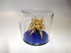 アクリル小型ケース100φサイズ（台座黒マット）色板（青）付き