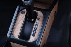 ジムニー JB64 JB74 リアルウッド ウォールナットシール シフトパネル 天然木 突板 LIF インパネ 木目 ステッカー