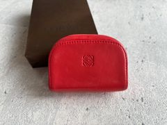 LOEWE アナグラムポイント型押し ジップコインケース レッド