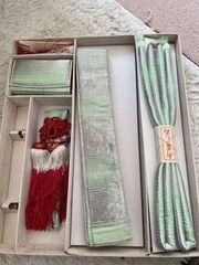 貸衣装処分品 ラメ 緑　筥迫　抱え帯　懐剣　帯締め 4点セット