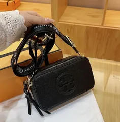 トリーバーチ バッグ ショルダーバッグ ミニショルダーバッグ(ミニバッグ) Tory Burch TAYLOR CAMERA  BAGの人気アイテム【2024年最新】 - メルカリ