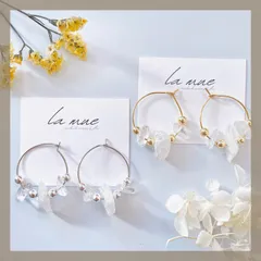 ホワイト クリア 天然石 フープ ハンドメイドピアス クォーツクリスタル 白 メタルビーズ キレイ 軽い アレルギー対応