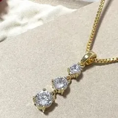 Cz　ネックレス　大人の女性の為の 輝く3連/スリーストーンネックレス