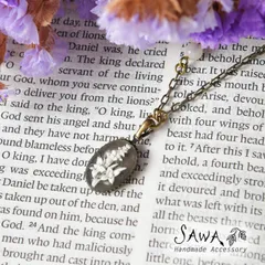 【新品】【SAWA サワ】スイセン柄カメオのネックレス(n-46)