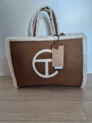 GWセール　UGG x TELFAR トートバッグ ブラウン完売モデル UGG x TELFAR Large shopper bag for Women - Brown in UAE