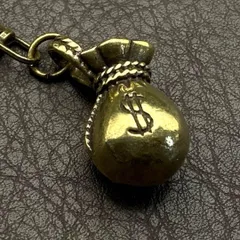 真鍮 キーホルダー キーリング ヴィンテージ ビンテージ アンティーク レトロ 真鍮製 縁起物 金運 ハンドメイド ペンダントトップ 置物 チャームドル袋 110