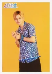 【中古】生写真(男性) 超特急/カイ(小笠原海)/膝上・衣装青・黒・両手合わせ・背景黄/「超特急 POP UP STORE」GOLDEN EPOCH SPECIAL 生写真 タクヤ PRUDUCE Ver.(渋谷限定)