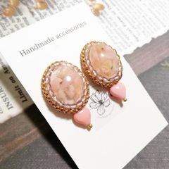 【イヤリング】天然石 ピンクオパール クィーンコンクシェル ハート ビーズ刺繍