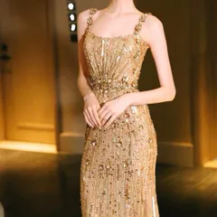 スパンコールにビジューがオシャレでゴージャスなロングドレス