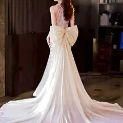 スパンコールがゴージャスなリボン付き ホルターネックドレス