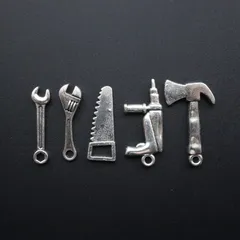 10個 銀古美 アンティーク風 5種の工具 お仕事 メタルパーツ チャーム