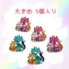 8247◾️チャーム◾️花柄の猫ちゃん◾️親子シリーズ◾️5個入り◾️ ねこ　ネコ　パーツ　工作　ハンドメイド　材料　手作り　ビーズ　カンつき　ミニチュア　装飾 合金　エナメル　じゃらじゃら材料