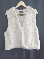 ◇ ⊇ w closet ダブルクローゼット 大人可愛い ノースリーブ フェイクファーベスト サイズF ベージュ系 レディース E  【1411130007248】