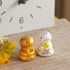 2色　薬師窯 2025年 招福干支巳　彩絵招福玉もち蛇へびディスプレイ 置物 龍 たつ りゅう　和縁起物 新年　接客 開店祝い 海外プレゼント 贈り物