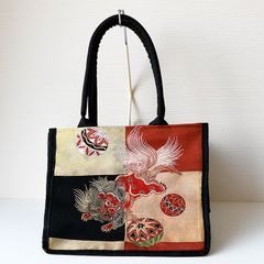 着物リメイク バッグ【スクエアバッグ 獅子（サイド花柄）】唐獅子 風神雷神 手さげカバン トートバッグ 着物 浴衣 祭り 入学式 結婚式 母の日 敬老の日 アンティーク ビンテージ 古布 絹 シルク プレゼント