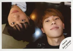 【中古】生写真(ジャニーズ) Aぇ! group/末澤誠也・福本大晴/横型・バストアップ・寝そべり・衣装黒・白・口閉じ/「Ｊohnnys’ ISLAND セルフィー」/公式生写真(アイランドストア限定)