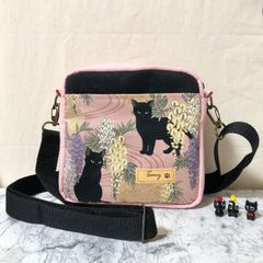 2WAY猫柄ミニショルダーバッグ 黒猫と藤の花 ピンク&ブラック 猫柄内ポケット付き ハンドメイド  メンズ レディース ポシェット ポーチ