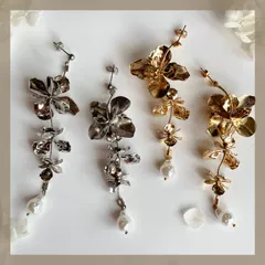 【ブライダル花嫁様おすすめ】大ぶりメタルフラワー＆ニュアンスパール ロング/ウェディング 結婚式 前撮り/ゴールド シルバー/揺れる 華やか 豪華 チェーン お花/金属アレルギー対応 ステンレス24金コーティング/普段使い 春夏秋冬 オールシーズン ゴージャス