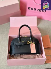 MiuMiu Aventure餃子バッグ/ハンドバッグ、リュック、小銭入れ、手首バッグ、肩バッグ、