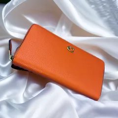 [新品・正規品] COACHコーチ長財布　レディースのビビッドオレンジ色新品財布　プレゼントにおすすめ【値下げOK】
