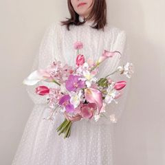 上品ピンクグラデーションのクラッチブーケ　ウェディングブーケ　ブートニア付　アーティフィシャルフラワー　造花　胡蝶蘭　カラーリリー　さくら