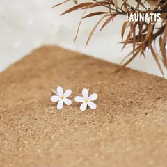 ピアス スタッドピアス 両耳 レディース 花 フラワー ミニフラワー 白い花 ホワイト 小さい花 真鍮 S925ポスト アレルギー対応 シンプル かわいい 女性的 フェミニン ワンポイント おしゃれ