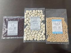 令和５年産北海道産白花豆160ｇ　令和５年産北海道小豆125ｇ　令和４年産大粒大豆130ｇ