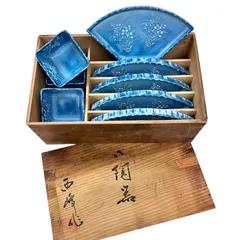 B385b 三節句図三ツ組杯(黒塗台付)朱漆塗杯　木製　木箱付　骨董 B385b 三節句図三ツ組杯(黒塗台付)朱漆塗杯木製木箱付骨董