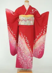 振袖セット７点　正絹　赤　格安　帯シルバーお洒落　帯締め　Ｓ～Ｍサイズ　赤桜
